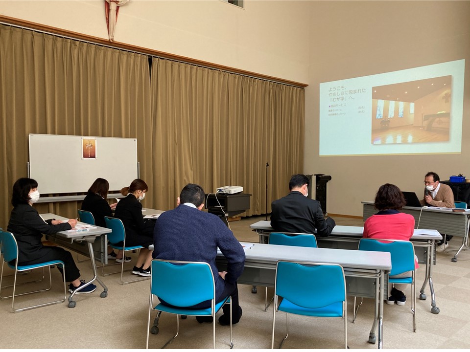 感染症担当からは、防護服の脱着の実技があり、<br>みなさん真剣に取り組んでいました。<br>
