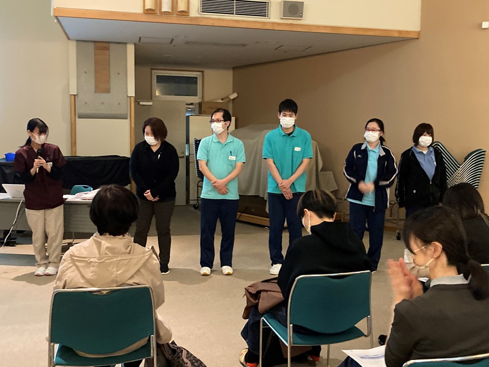 全体の分かち合いの終わりに、包括支援センターの植木所長が<br>一人の貧しい巡礼者の子を預かったことをきっかけに、いかなる困難に直面しても決して諦めず、強い信念で児童福祉への挑戦をし続けた石井十次の話をし、努力は決して無駄にならないので可能性の哲学を信じて頑張りましょうと話しました。<br>