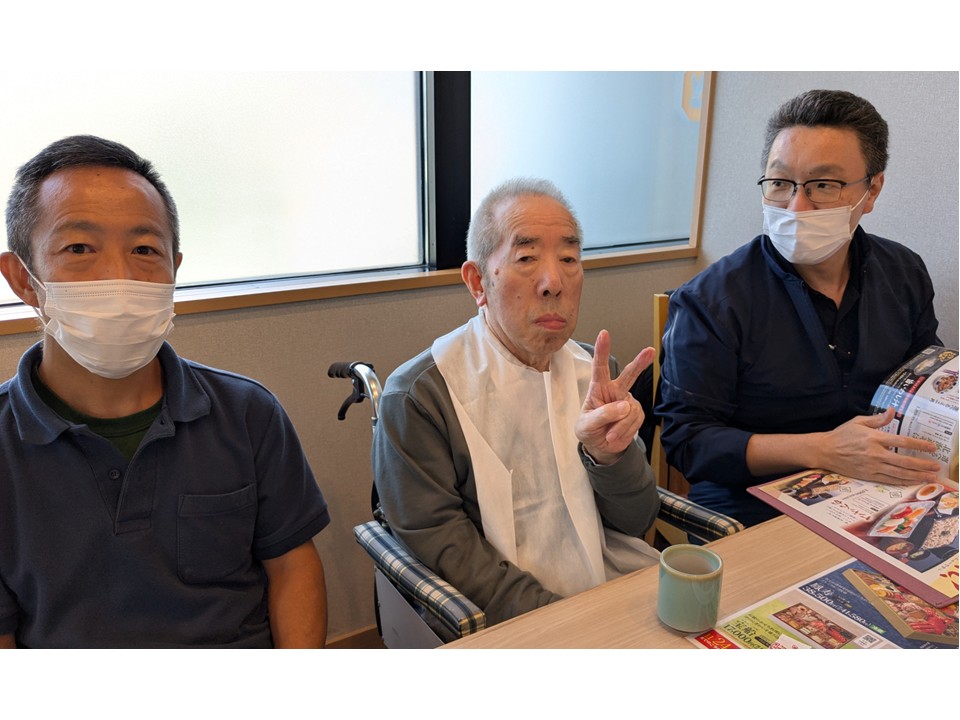 こちらのお店は嚥下調整食の提供をしており、ふだん外食で食事が摂りづらい方も楽しめるお膳があるのです。<br>と、いうことで今回のバスハイクは、ふだんのお食事を刻み食やミキサー食で食べておられる方々に参加して頂きました。<br>