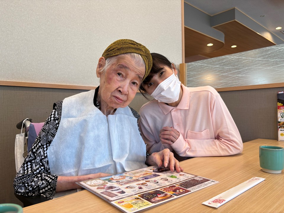 聖母ホームからお店までは30分弱のドライブです。車窓から流れるように変わる景色を眺めていただきながら、レストランを目指します。<br>