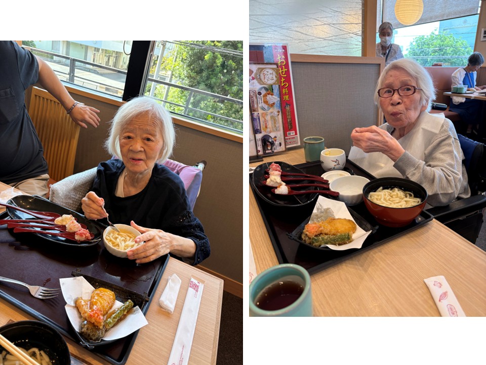 お膳はうどんとお寿司、そして天ぷらに茶わん蒸しと豪華です!!<br>すべて柔らかく食べやすく工夫されています。ふだんは口数の少ない方も職員とおしゃべりをしながら笑顔で食べ進めておりました。<br>