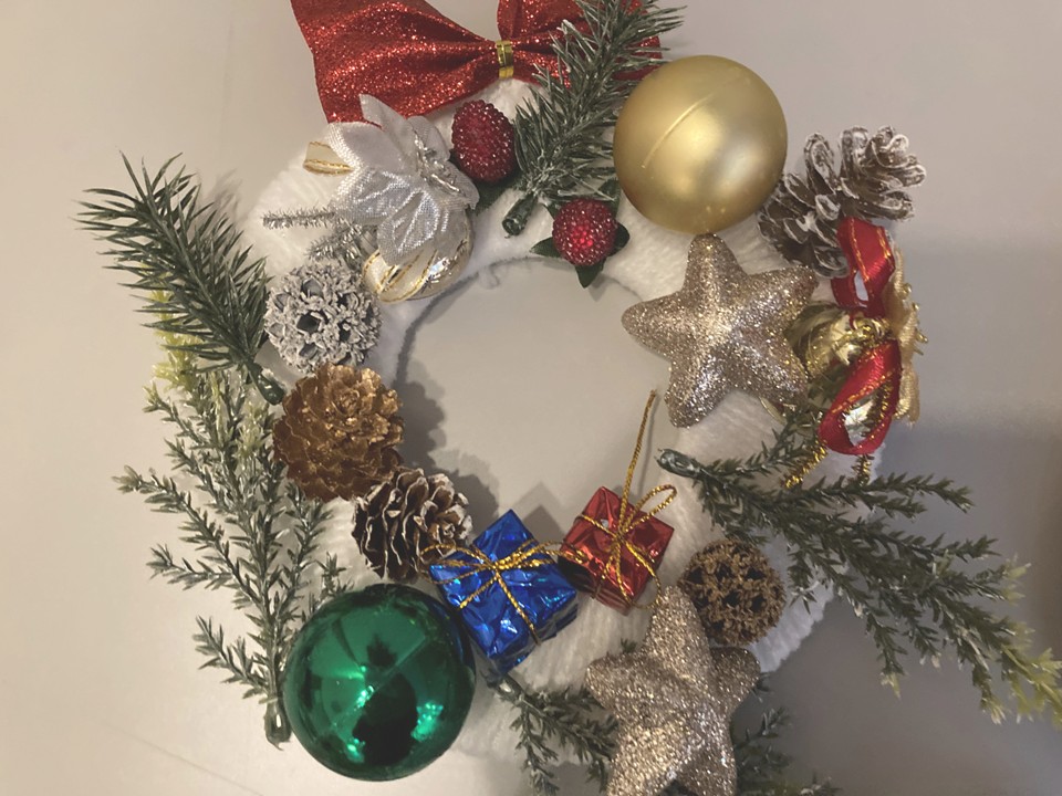 いろいろなリースが出来てお互いに見せあっていました。<br>ボンドがなかなかつきにくかったようですが、とても満足のお顔をされていました。<br>