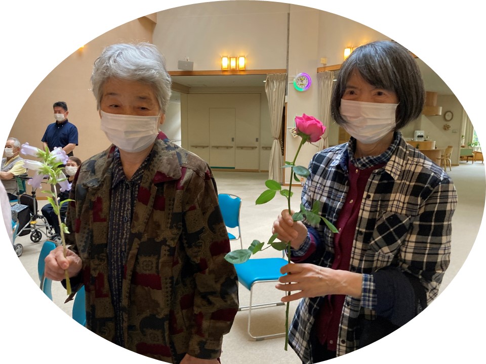 デイサービスやショートステイの<br>送迎が安全に行われますように・・<br>そして世界中の飢餓で困っている人が救われ、<br>戦争に巻き込まれている人たちに<br>一日でも早く平和が訪れますようにとお祈りしました。<br>